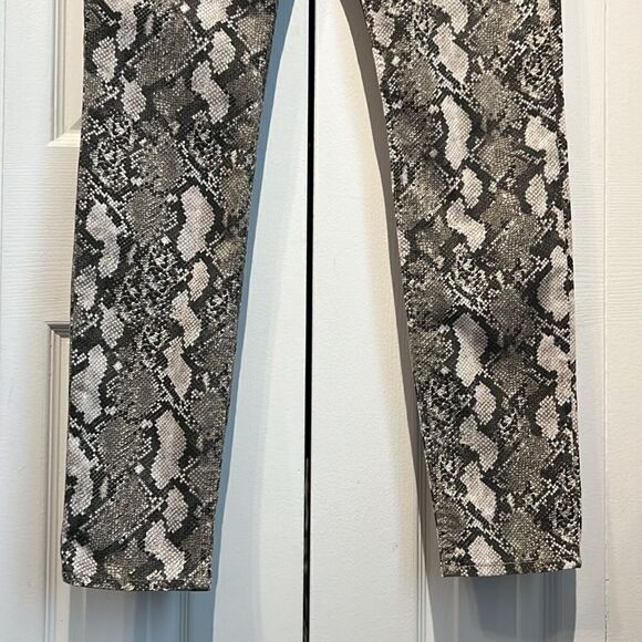 H&M Grey‎ Toned Snakeskin Print Tapered Leg, Ankle Skinny Jeans Size 8 - Picture 4 of 9